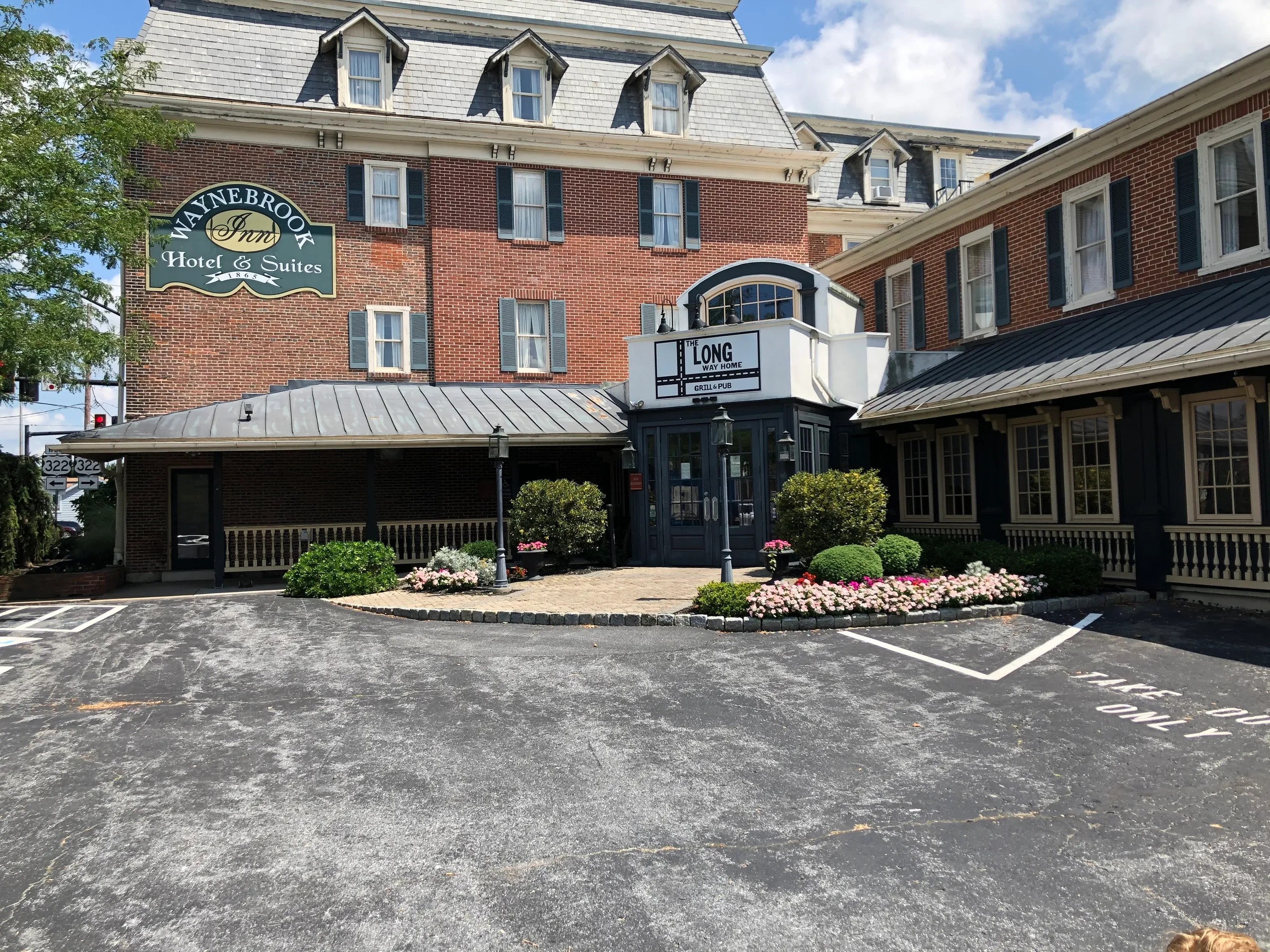 The front entrance to the Waynebrook inn